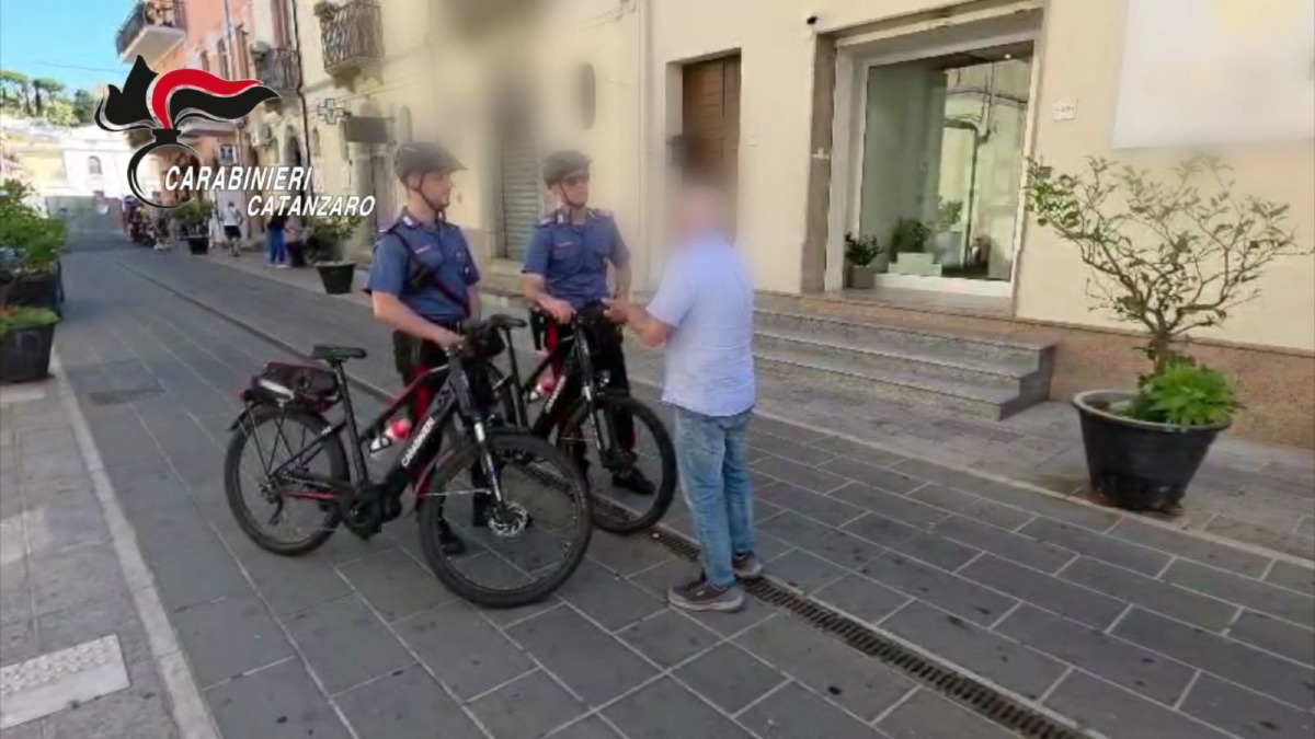 (VIDEO) Catanzaro, i Carabinieri introducono le ebike per il controllo del territorio: più sicurezza sulle coste - Foto Uff. Stampa Carabinieri Catanzaro 