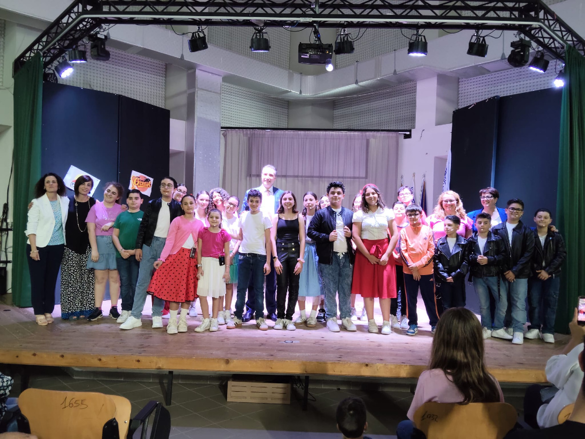 Lamezia Terme - Studenti protagonisti sul palco con il musical Grease - Foto: Ufficio stampa I.C. Perri –Pitagora - Don Milani