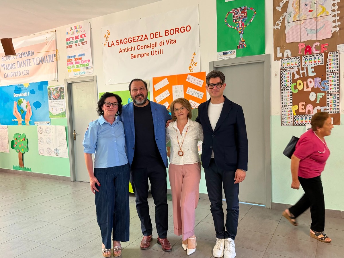 Caloveto chiude l’anno scolastico tra libri, teatro e musica: i bambini al centro della comunità - Foto: Uff. Stampa Comune di Caloveto 