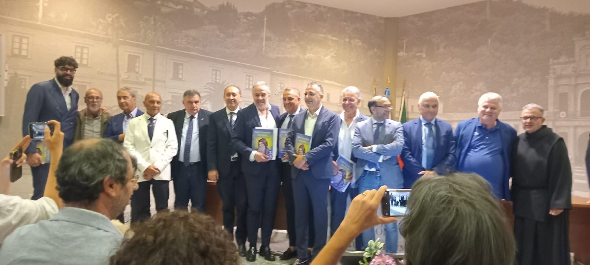 Paola, presentato il volume sui 610 anni dalla nascita di San Francesco - Foto Uff. Stampa Comune di Paola 