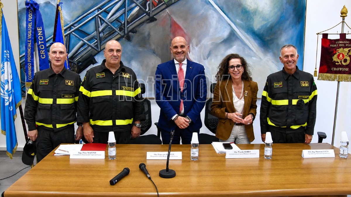 (VIDEO) Vigili del Fuoco, a Crotone annunciate nuove assunzioni e più squadre - Foto: Redazione 
