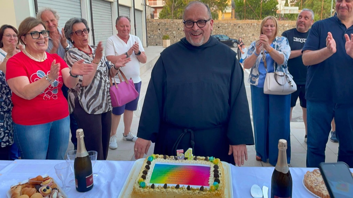 Lamezia, la comunità parrocchiale di San Francesco celebra Padre Vincenzo - 