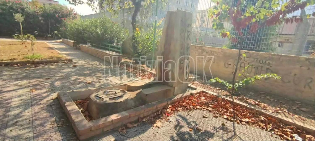 Nei Quartieri di Crotone:  l’ironia della “casetta dell’acqua” accanto alla fontana senz’acqua  - Foto: Redazione