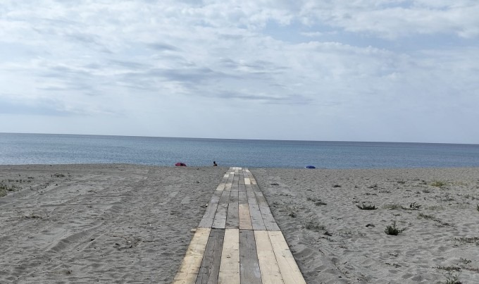 Catanzaro, Iemma: “Prosegue l’impegno del Comune per spiagge accessibili, sicure e attrezzate” - Foto: Uff. Stampa Comune di Catanzaro