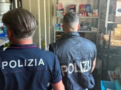 Maxi blitz nel crotonese, chiuse attività e sequestrati alimenti - Foto: U.S. Questura di Crotone
