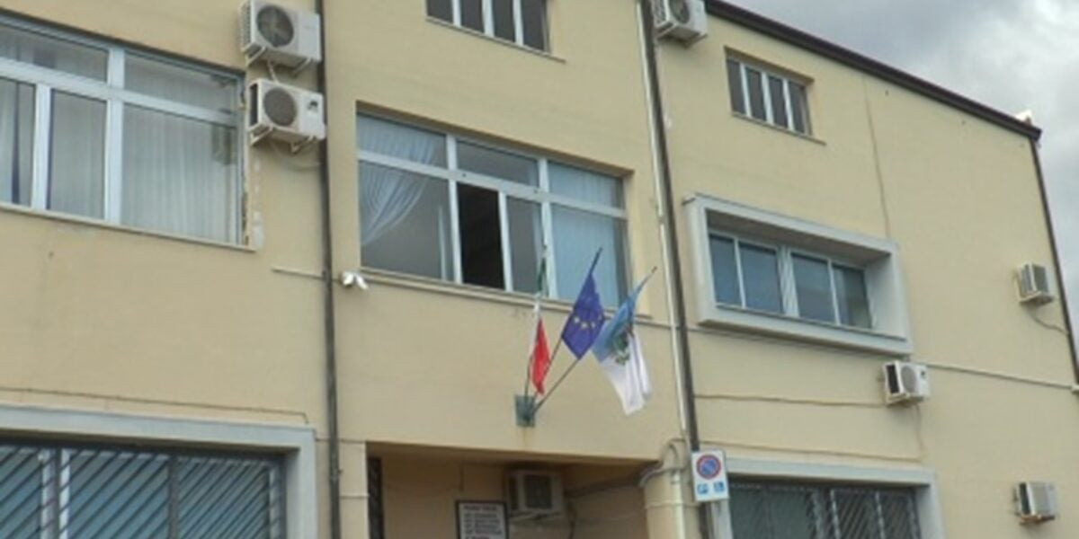 Aggressione davanti al Comune di Crosia: feriti due dipendenti - Foto: Ufficio stampa Comune di Crosia