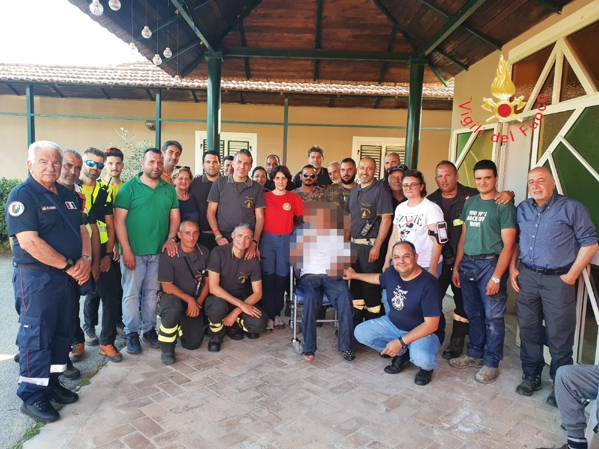 San Pietro Apostolo, ritrovato vivo l’83enne scomparso: concluse con successo le ricerche - Foto Uff. Stampa Vigili del Fuoco 