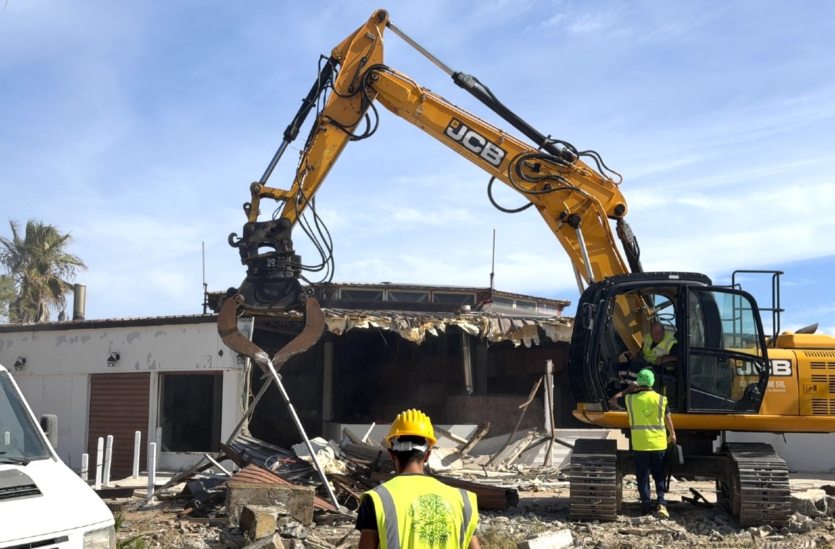Corigliano-Rossano - Schiavonea, demolito l’ex lido Scarafaggio sul lungomare - Foto Uff. Stampa Comune di Corigliano-Rossano 