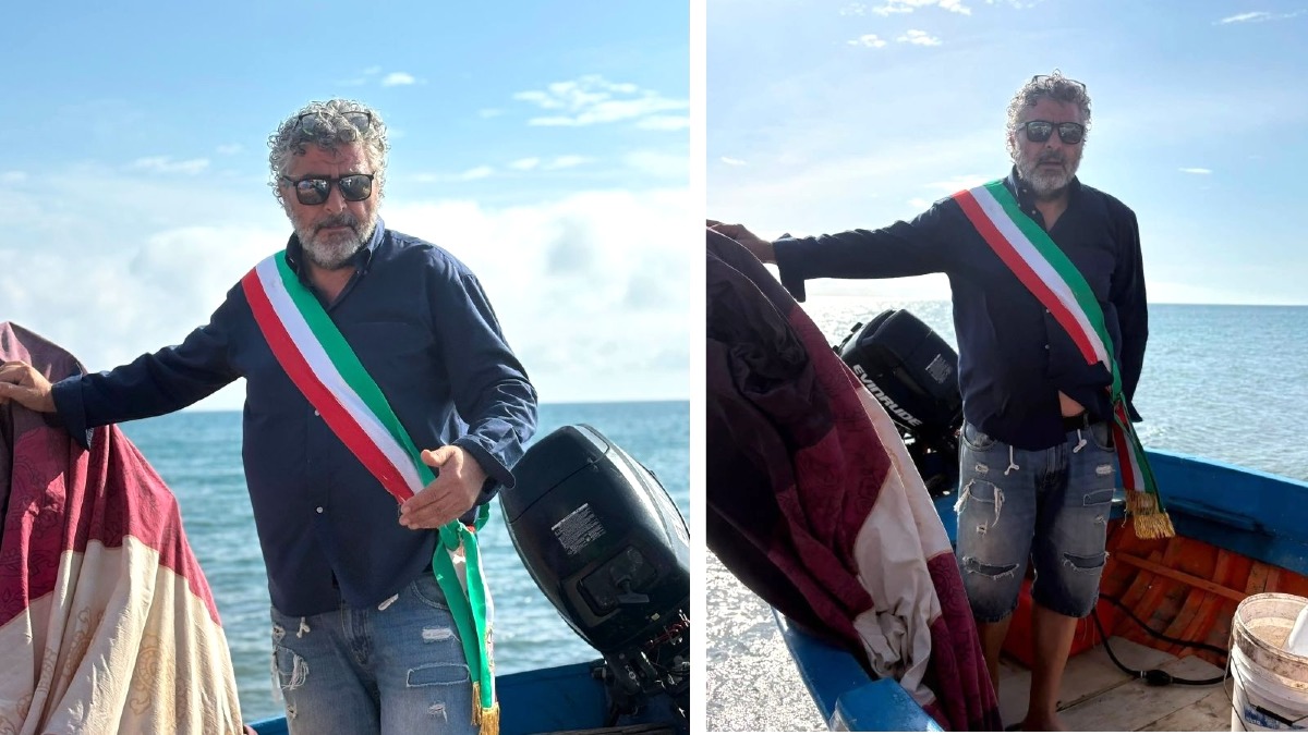 Crucoli, il sindaco protesta in mare contro i ritardi: “Servono subito le barriere soffolte” - Foto Uff. Stampa Comune di Crucoli