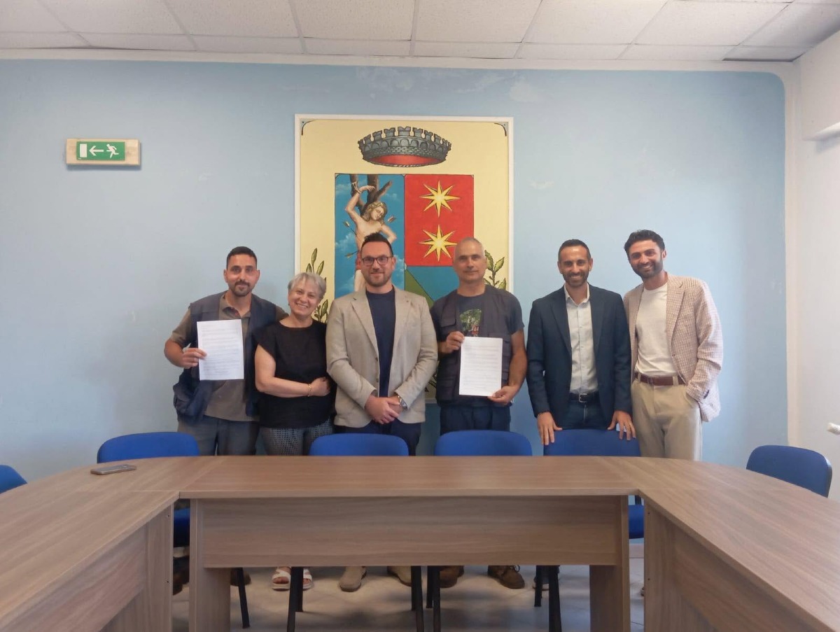 Jacurso, stabilizzati due lavoratori ex TIS: firmati i contratti a tempo indeterminato - Foto: Uff. Stampa Comune di Jacurso