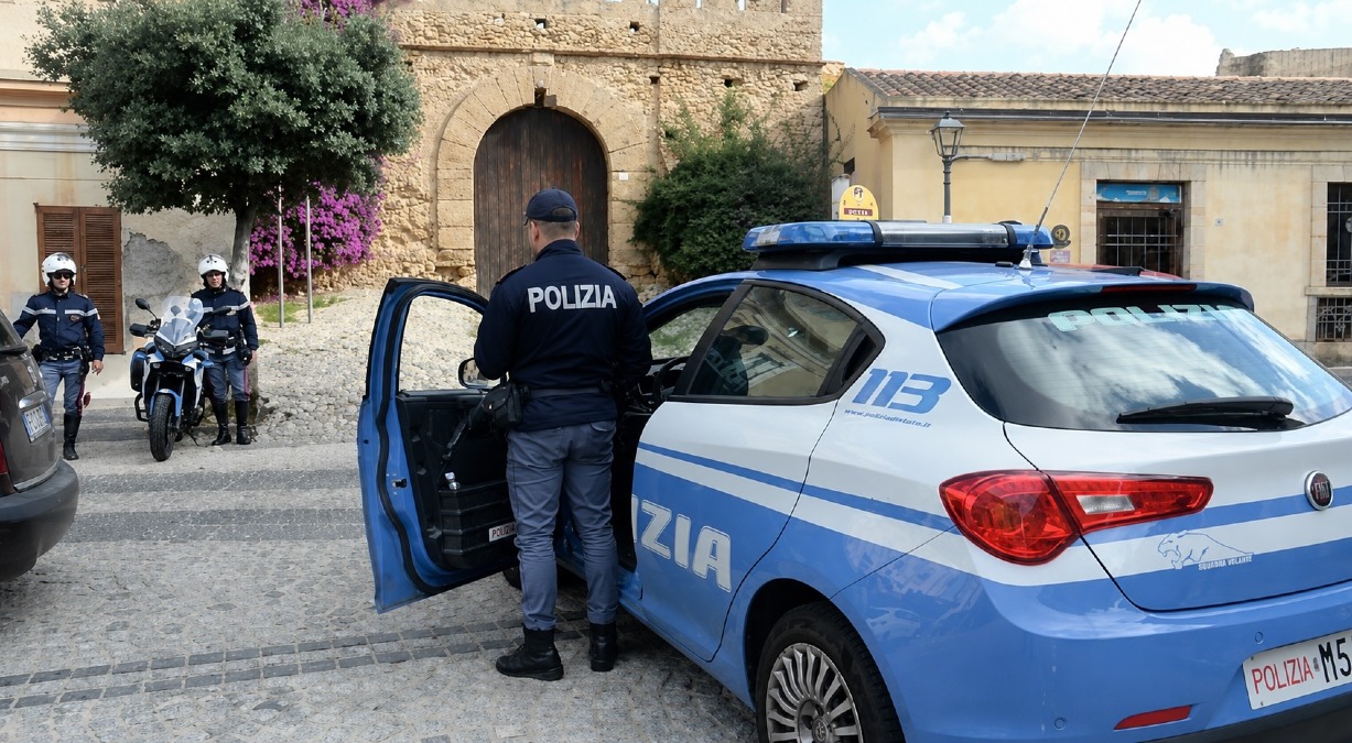 Arrestato a Crotone: deve rispondere di droga e armi da guerra - Foto: Uff. Stampa Questura di Crotone