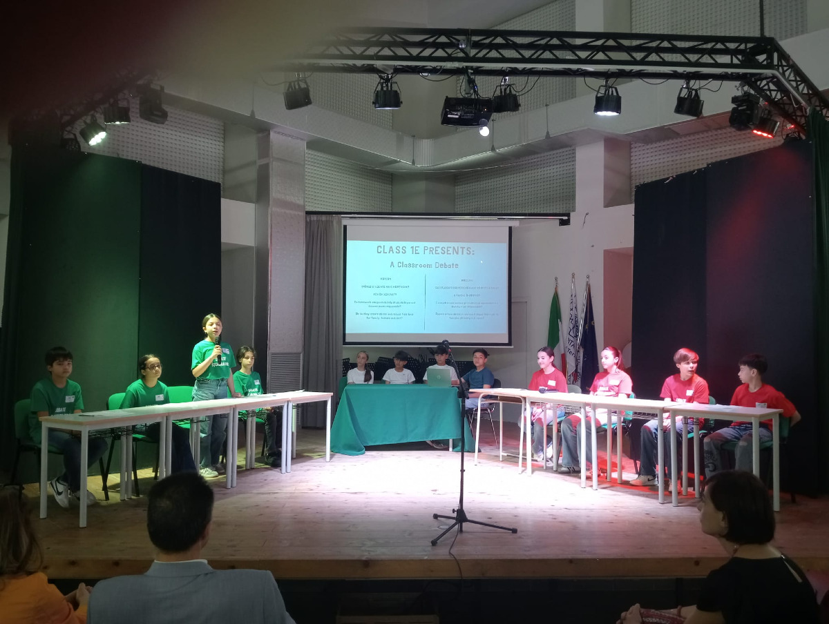 Lamezia Terme - Gli studenti dell’I.C. Perri  - Pitagora - Don Milani protagonisti del Debate - Foto: U.S. I.C. Perri  - Pitagora - Don Milani 