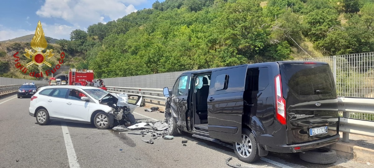 Incidente sulla S.S. 18: un decesso e due persone ferite - Foto: Uff. Stampa Comando dei Vigili del Fuoco di Cosenza