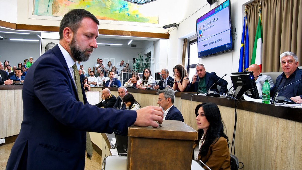 Crotone - Megna presidente del Consiglio comunale, opposizione vota scheda bianca
