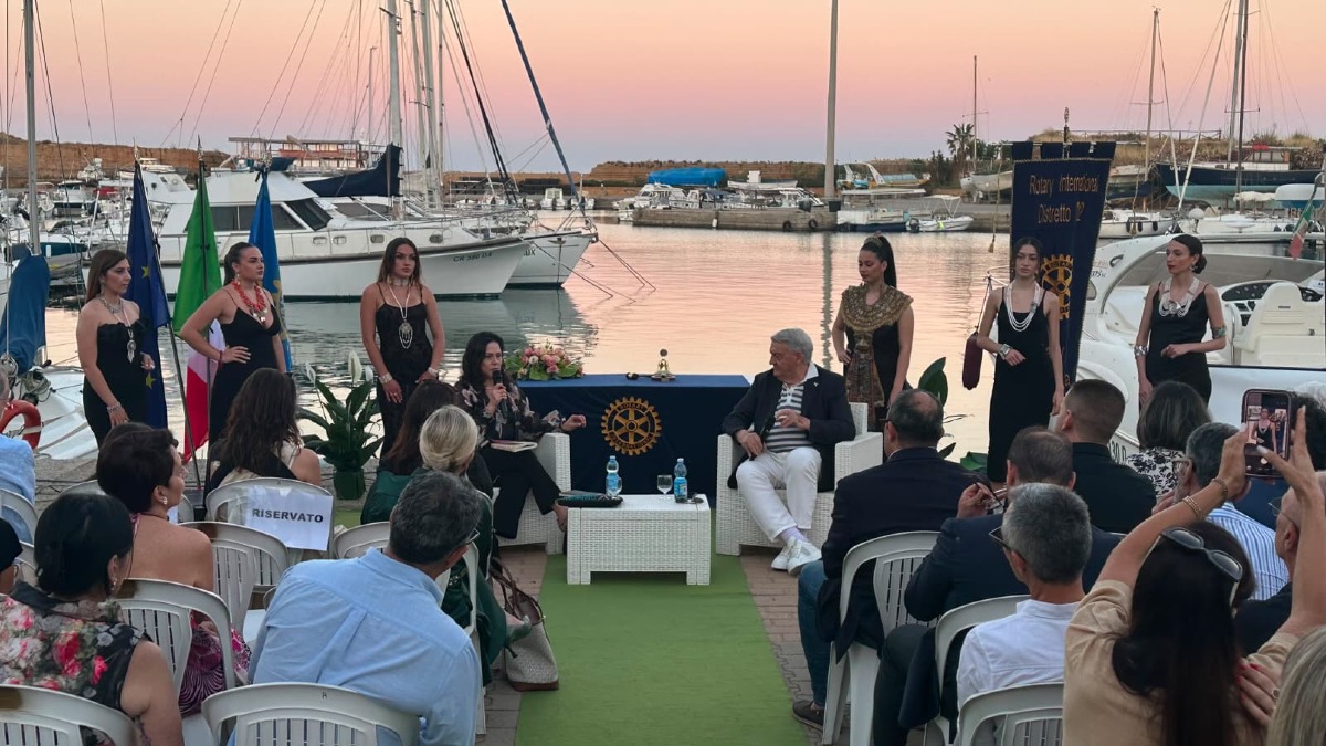 Alla Darsena di Le Castella il dialogo professionale e umano con il Maestro Gerardo Sacco  - Foto: Rosanna Frandina