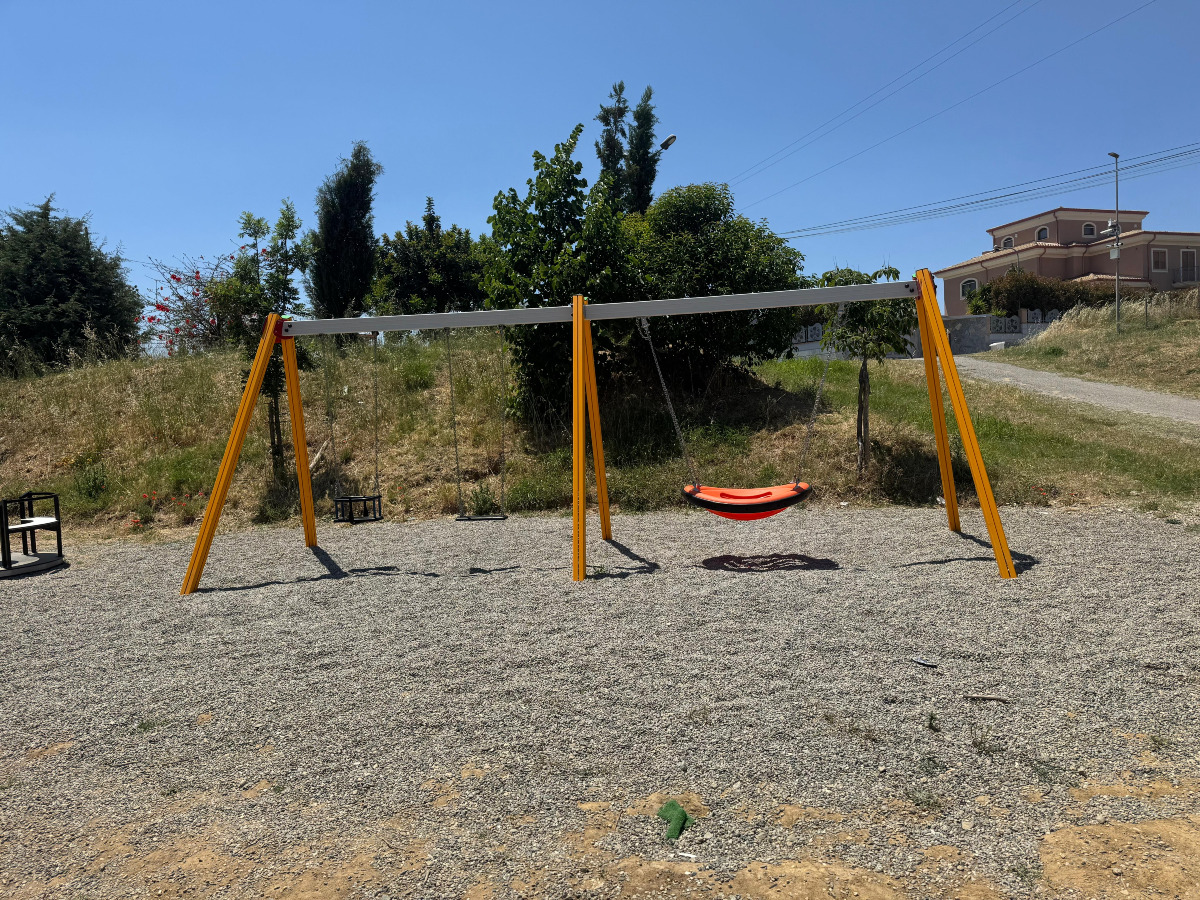 (Foto) Crotone - Pedace sollecita interventi al parco giochi di Papanice - Foto: Telemaco Pedace