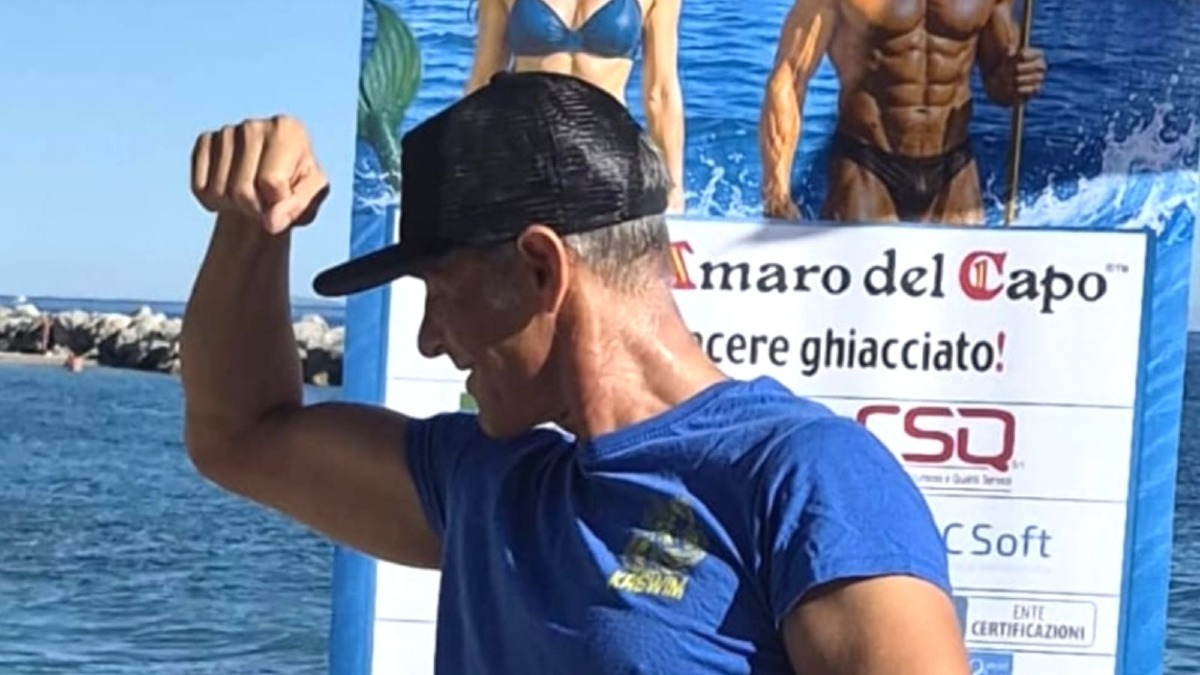 Crotone, l'impresa di Luigi D'Alfonso: 28 km a nuoto verso il podio -  Foto Uff. Stampa KR Swim