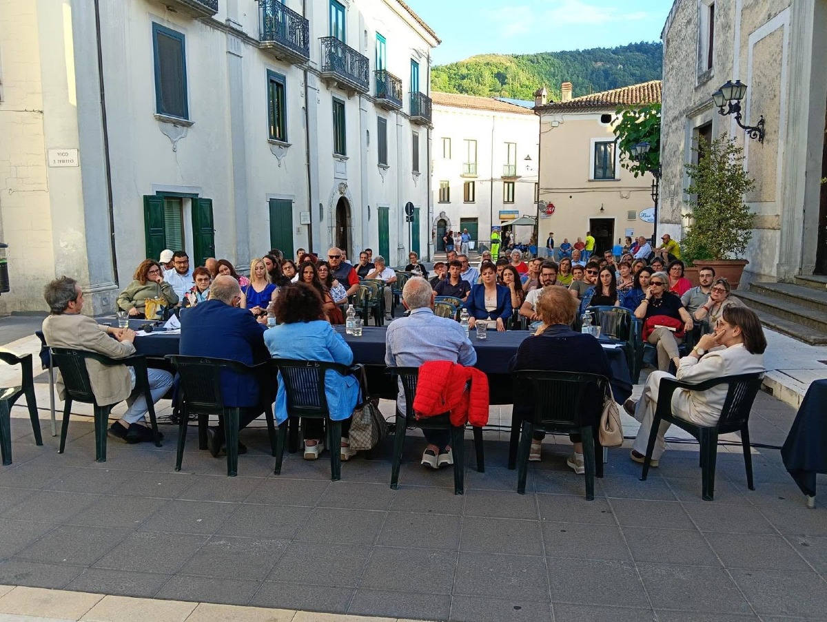 Laino Borgo, grande partecipazione per la presentazione del libro di Fabrizio Mollo - Foto Uff. Stampa Comune di Laino Borgo 