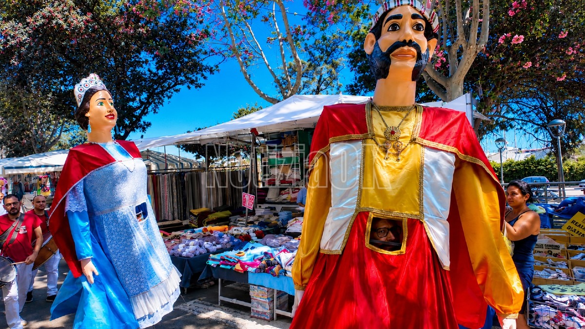 (VIDEO) Mercato d’Estate, buona la prima a Crotone: successo per la fiera e la sfilata dei Giganti - 
