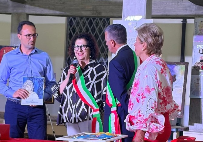 Sellia Marina omaggia Giuditta Levato a “Trame di Donna” a Zambrone - Foto: Uff. Stampa Comune Sellia Marina