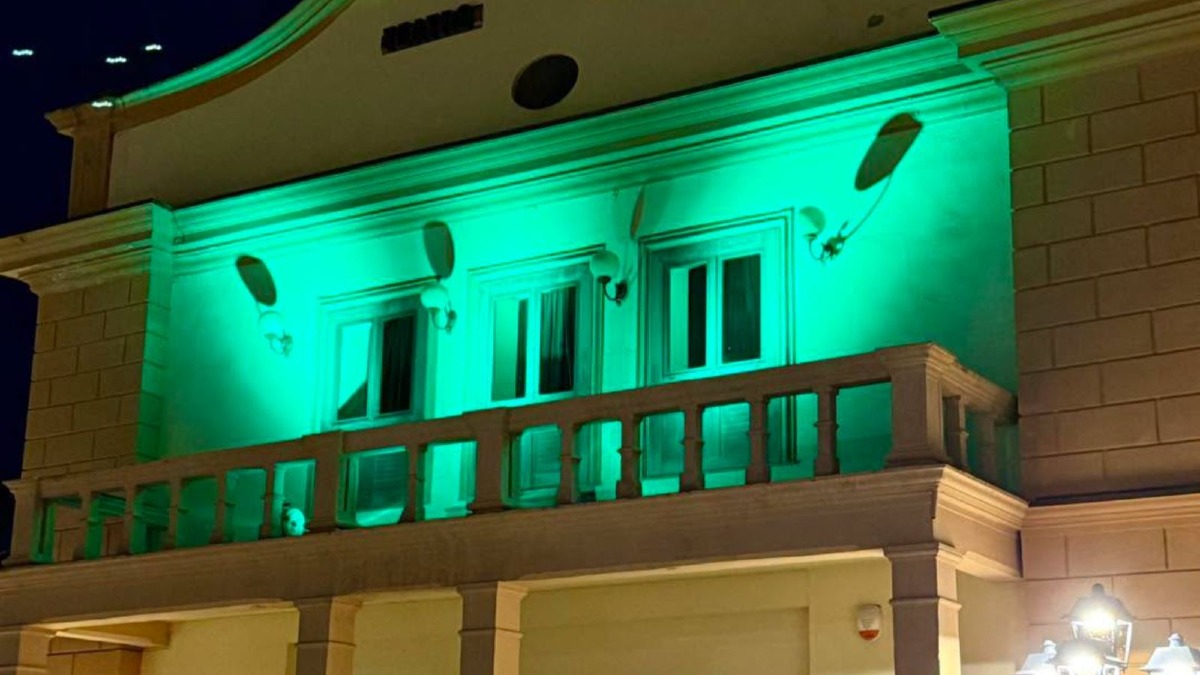 Cassano, il Teatro Comunale si illumina di verde per la Giornata Mondiale della SLA - Foto Uff. Stampa Comune di Cassano
