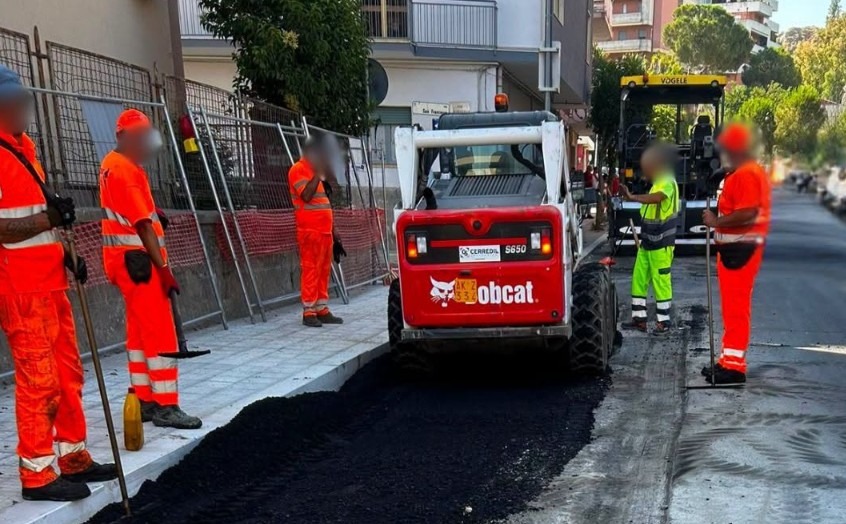Crotone, Via XXV Aprile: proseguono i lavori di riqualificazione - Foto: Uff. Stampa Comune di Crotone