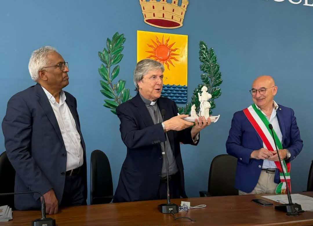 Il Vescovo Savino in visita al Comune di Trebisacce - Foto: Uff. Stampa Comune di Trebisacce 
