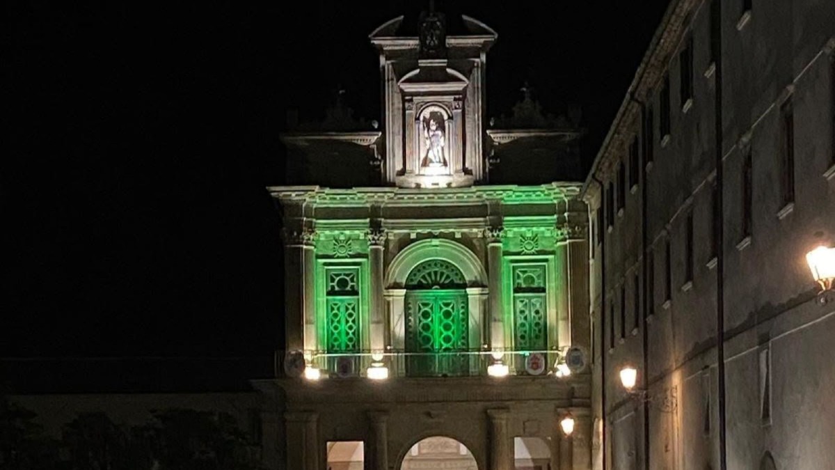 Paola illumina di verde il Santuario di San Francesco per la Giornata mondiale sulla SLA - Foto: Uff. Stampa Comune di Paola 