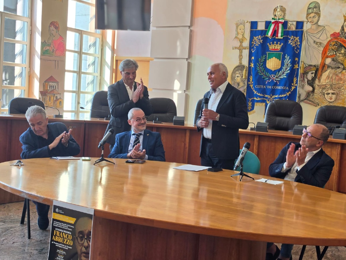 Cosenza ricorda Franco Abbruzzo, il maestro del giornalismo a un anno dalla scomparsa - Foto: Uff. Stampa Comune di Cosenza 