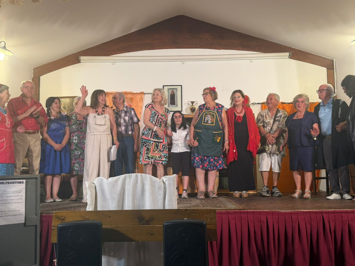 Crotone - “È n’Ominu”, teatro, tradizione e solidarietà in scena - Foto: Laboratorio teatrale Volare in alto