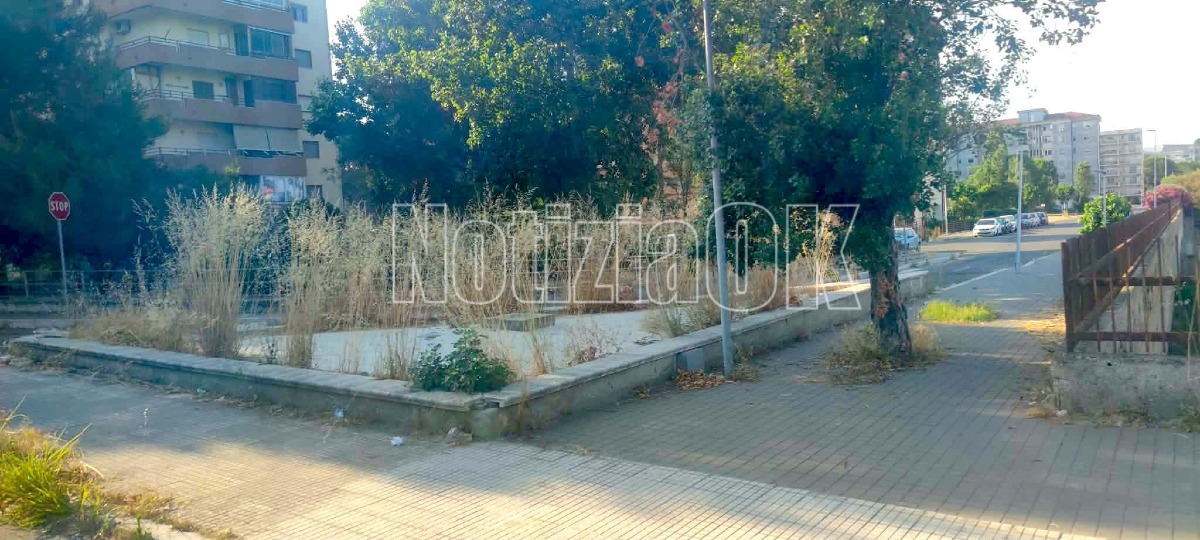 Nei Quartieri di Crotone - Via Leoncavallo sempre più immersa nel degrado - Foto: Redazione
