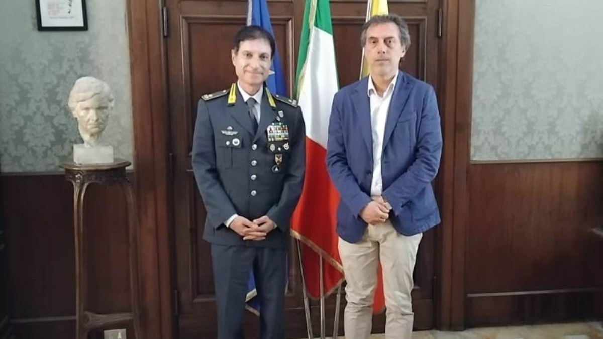 Catanzaro, il generale della Finanza Borelli in visita a Palazzo De Nobili incontra Fiorita - Foto Uff. Stampa Comune di Catanzaro 