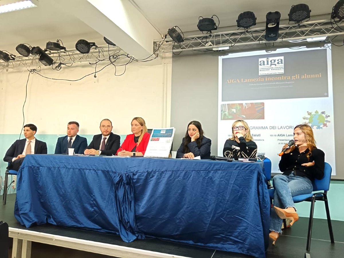 Catanzaro, studenti a lezione di legalità con gli avvocati dell'AIGA - Foto Uff. Stampa Aiga 