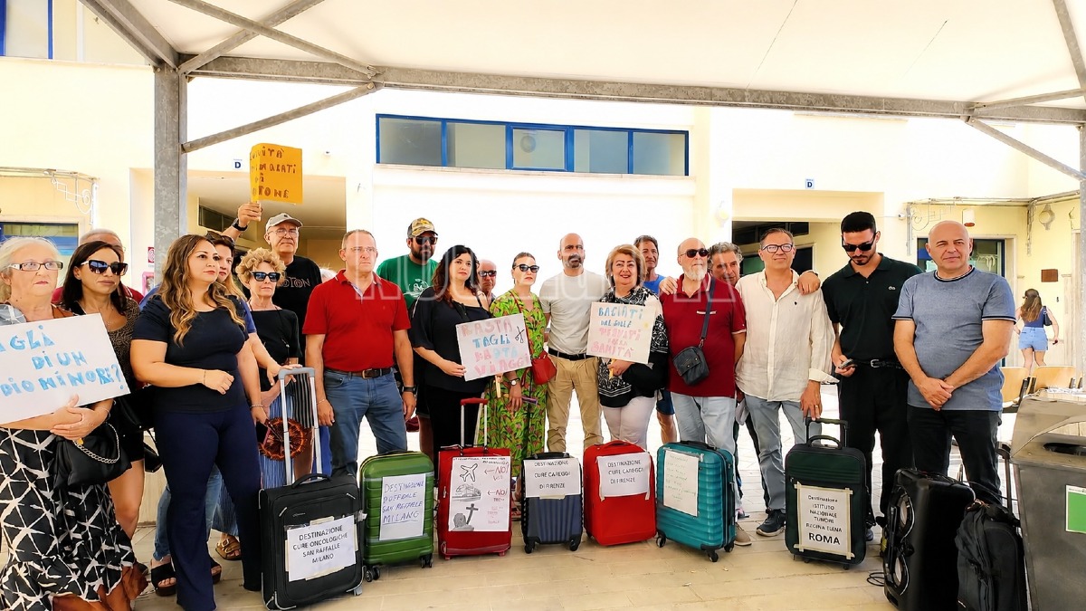 (VIDEO) Sanità, Cittadini Liberi: "Le istituzioni assenti al flash mob. Crotone non può più aspettare" - Foto: Redazione 