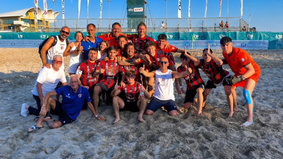 Crotone Beach Soccer, debutto da sogno: Viareggio travolto 5-1 a Lignano - Foto Uff. Stampa Crotone Beach Soccer 2