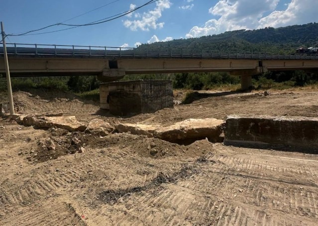 Belvedere Spinello, ripristinata provvisoriamente la strada dopo la rottura del DN2000 - Foto: Uff. Stampa Consorzio di Bonifica della Calabria