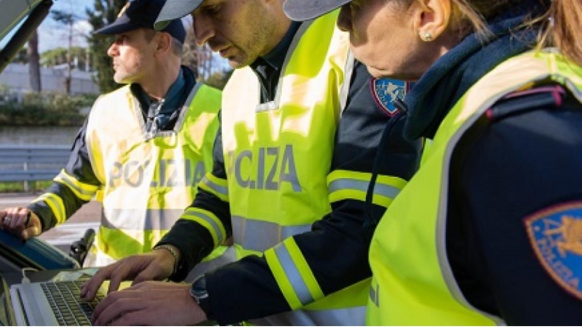 Polizia di Stato, online il portale per consultare e gestire le sanzioni stradali - Foto Uff. Stampa Questura di Crotone 