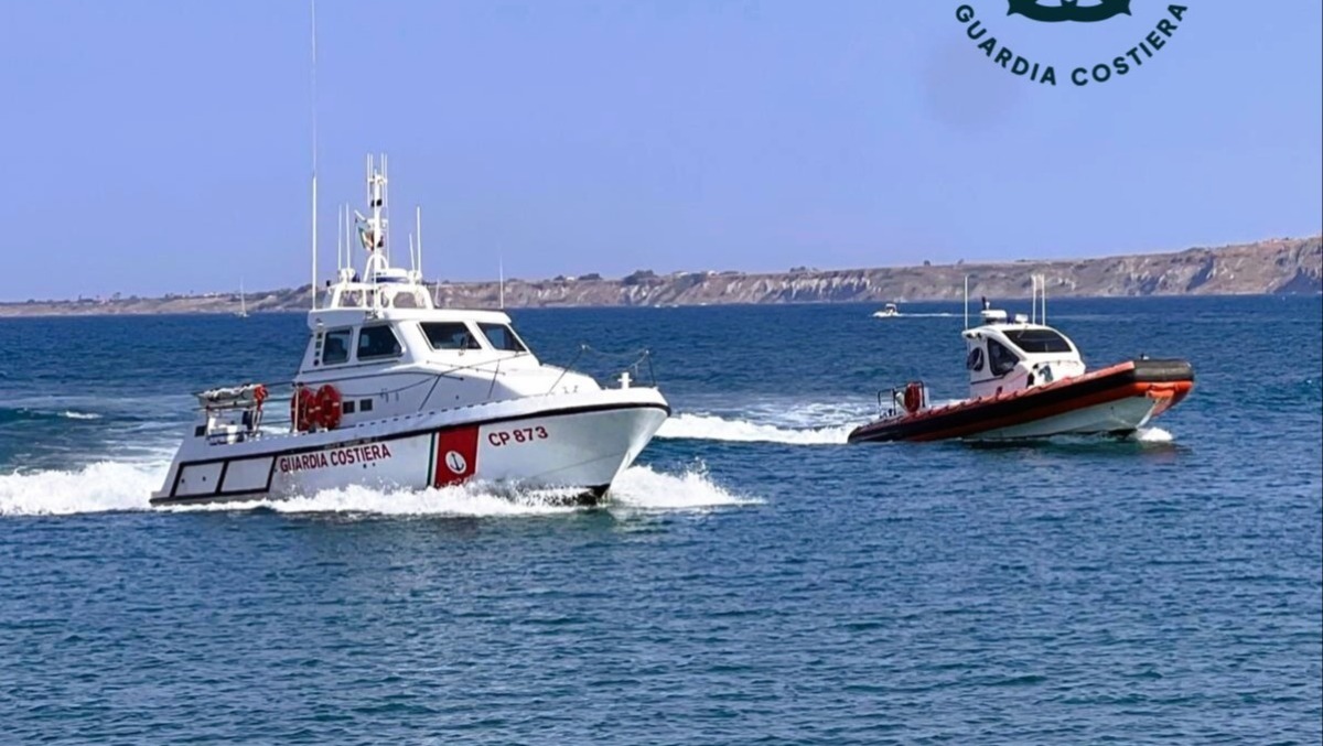 Controlli in mare a Crotone, la Guardia Costiera intensifica le verifiche: multe per 3.500 euro - Foto: Uff. Stampa Capitaneria di Porto di Crotone
