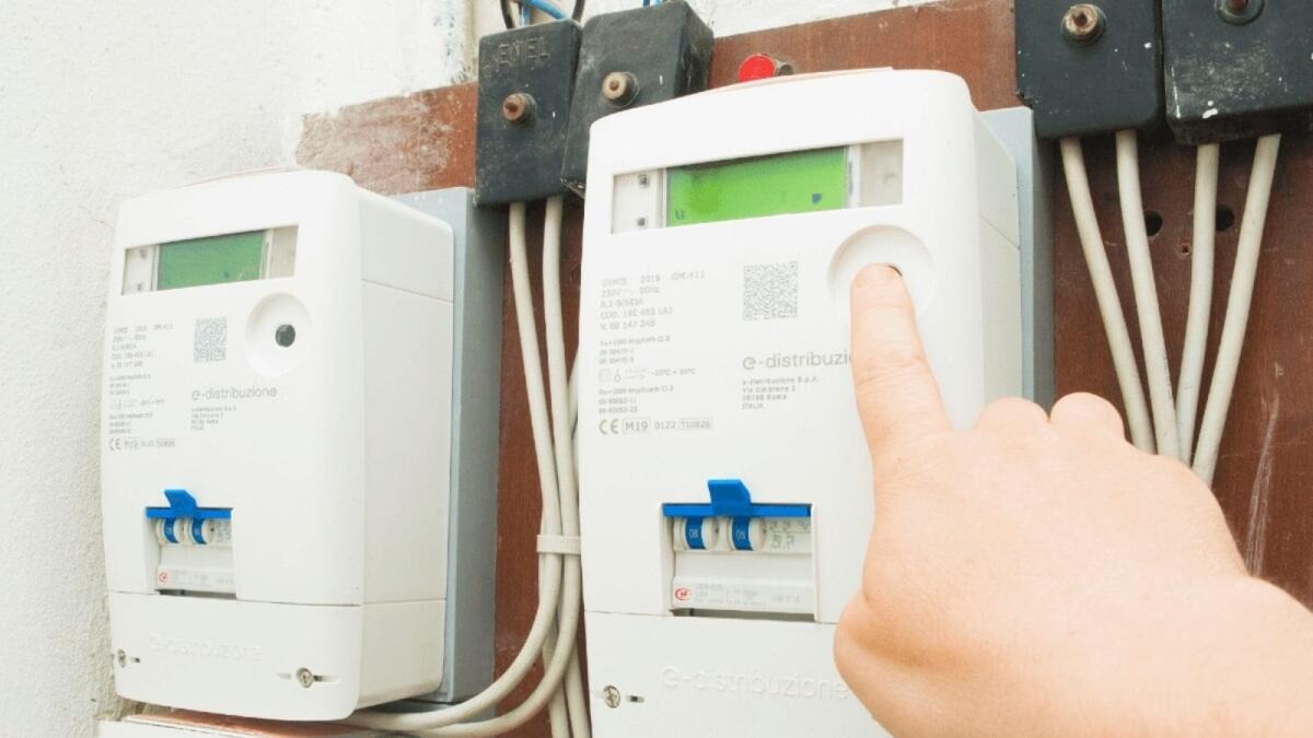 Crotone, blackout a macchia di leopardo: il caldo manda in crisi la rete elettrica