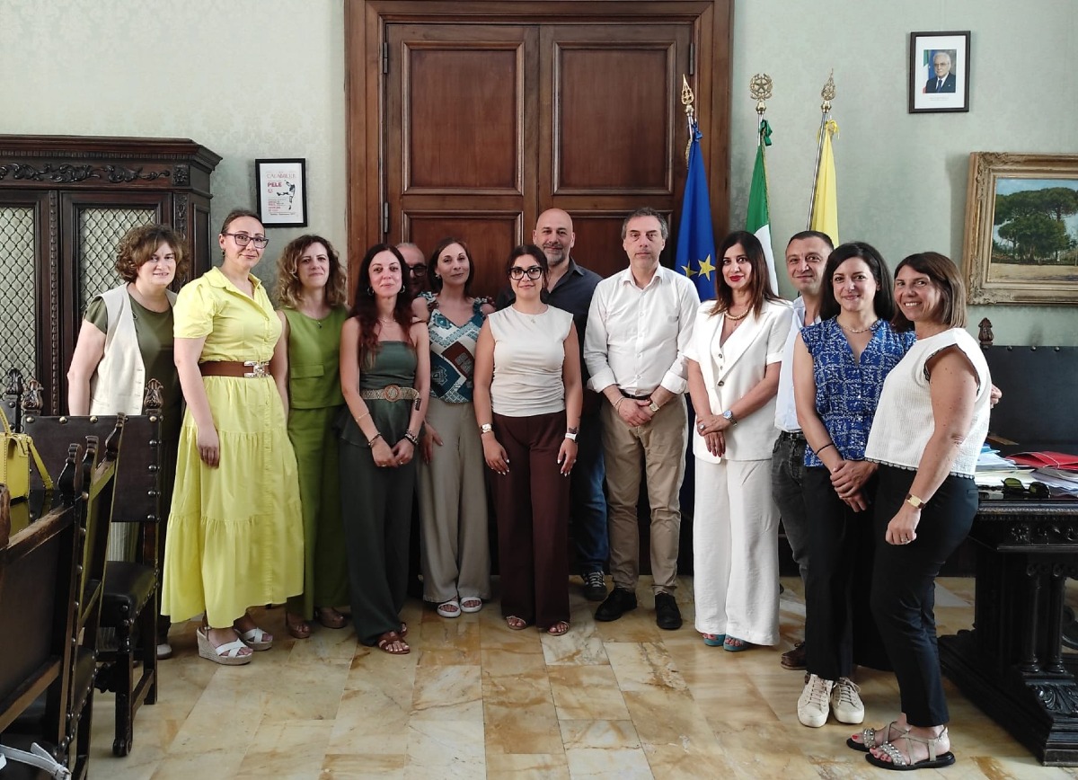 Catanzaro, il Comune al fianco delle assistenti sociali: incontro con sindaco e giunta - Foto Uff. Stampa Comune di Catanzaro 