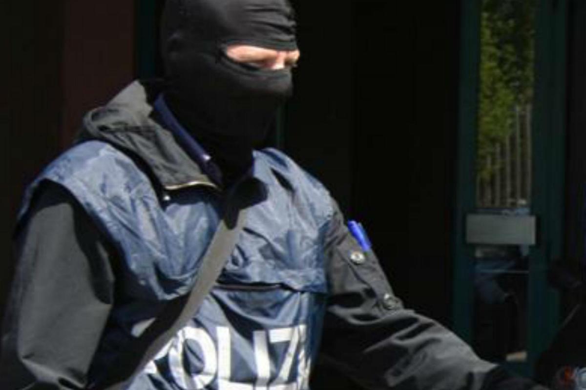 Materiale jihadista e manuale per la fabbricazione armi: arrestato 16enne - 
