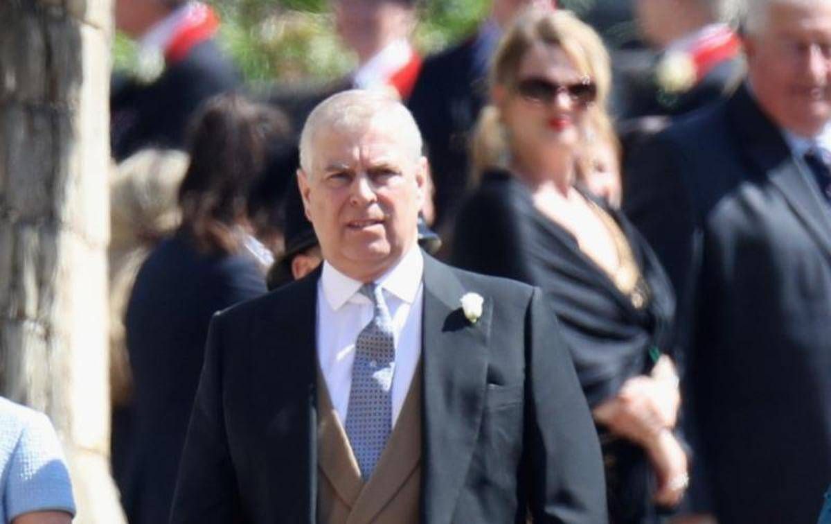 Gran Bretagna, nuove accuse per l'ex principe Andrea: subaffittava i cottage di Royal Lodge - 