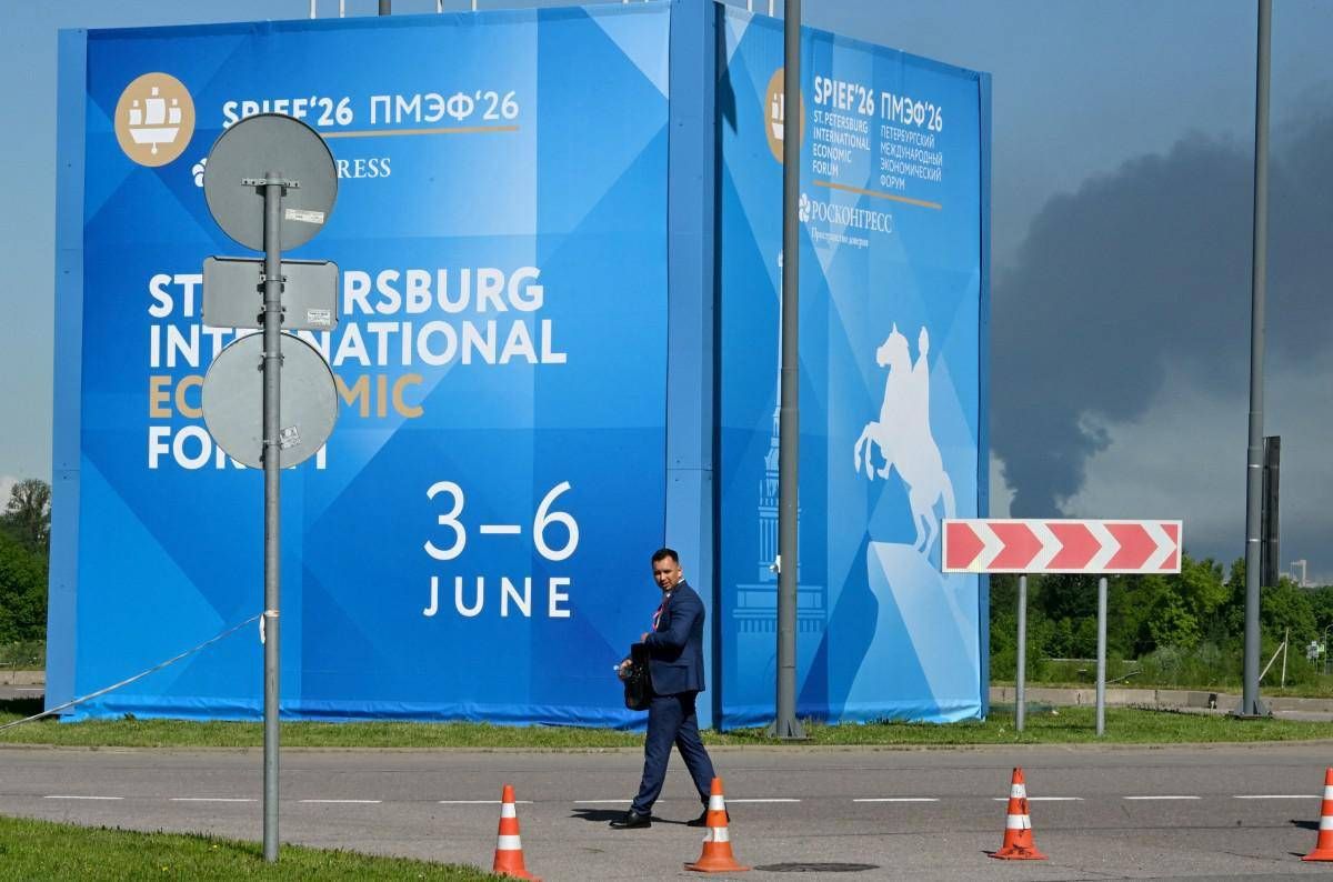 Ucraina-Russia, attacco di droni su San Pietroburgo. Trump: “Zelensky e Putin risolvano da soli” - 