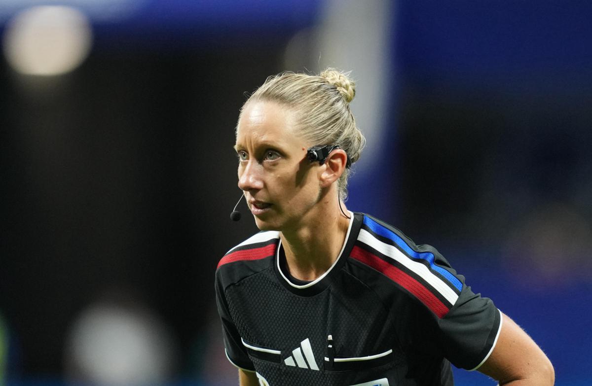 Chi è Tori Penso, arbitra di Repubblica Ceca-Sudafrica ai Mondiali - 