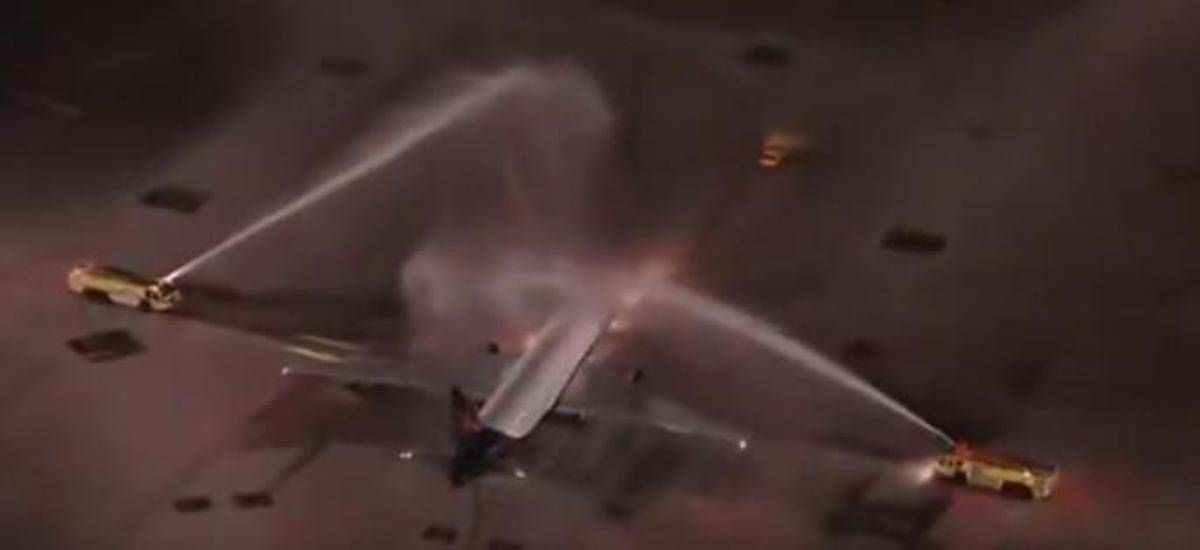 Mondiali, il Brasile parte e l'aereo viene... battezzato - 