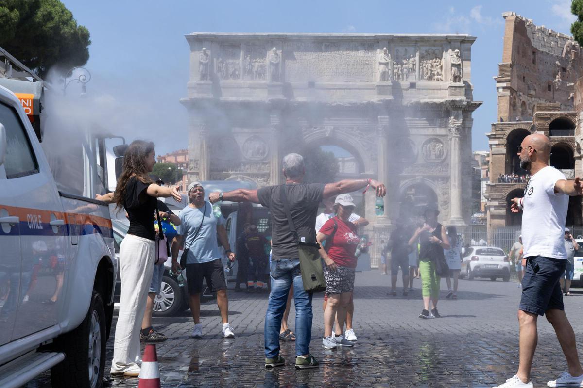 Caldo record, oggi 25 città in allerta rossa. L'allarme: 10mila morti in Europa tra giugno e luglio - 