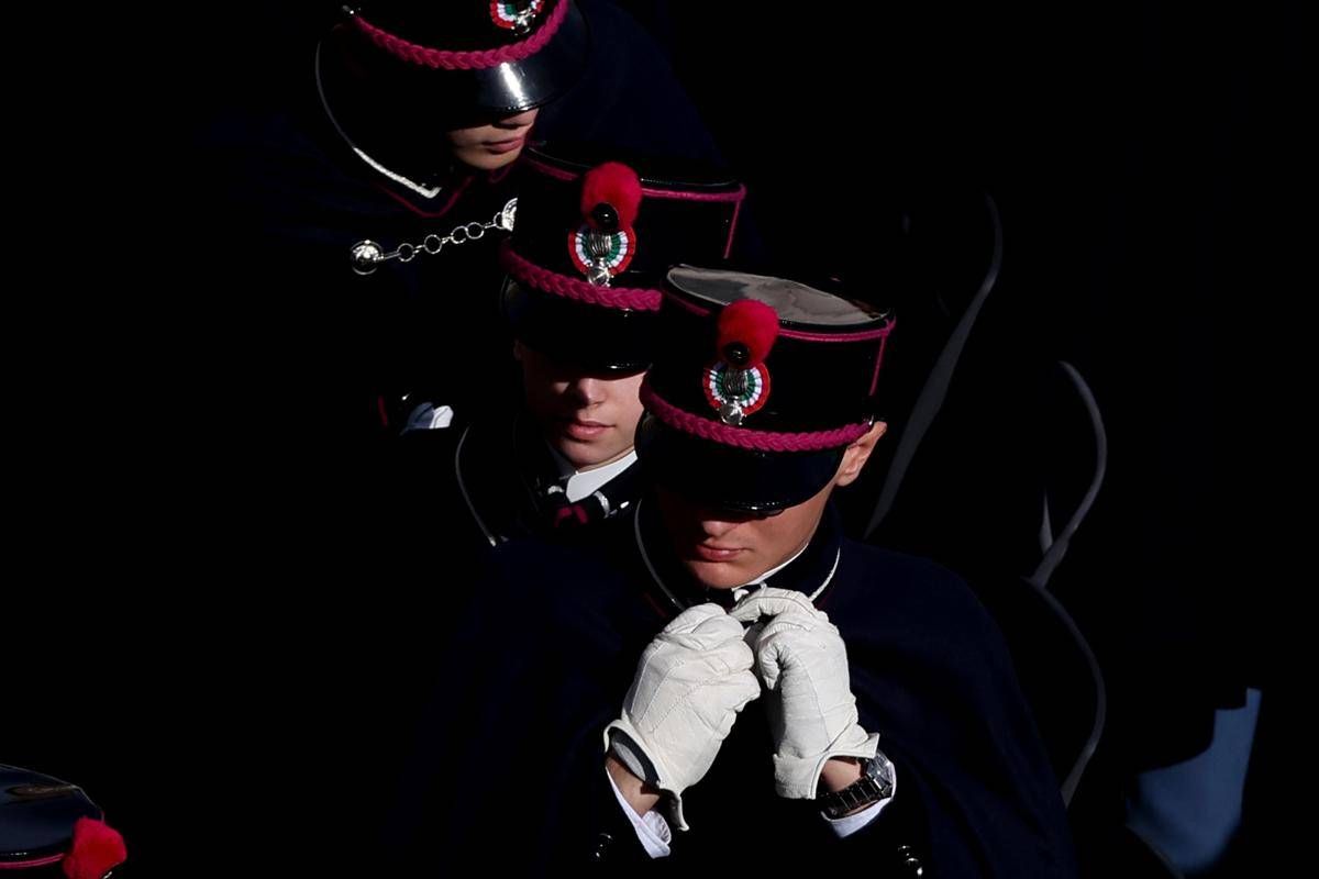 Milano, violenze sessuali per superare esami alla scuola militare Teulié: arrestato un professore - 