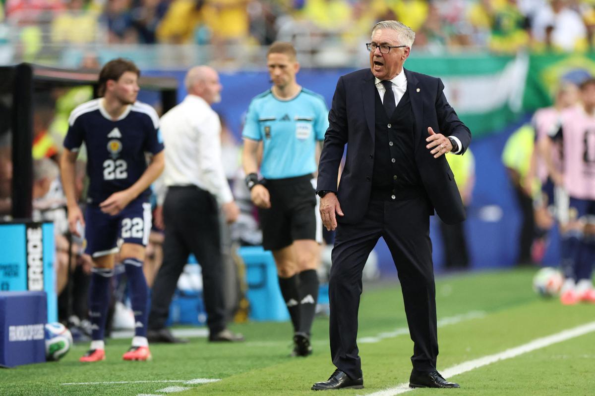 Brasile-Scozia, gol annullato a Vinicius e proteste di Ancelotti - 