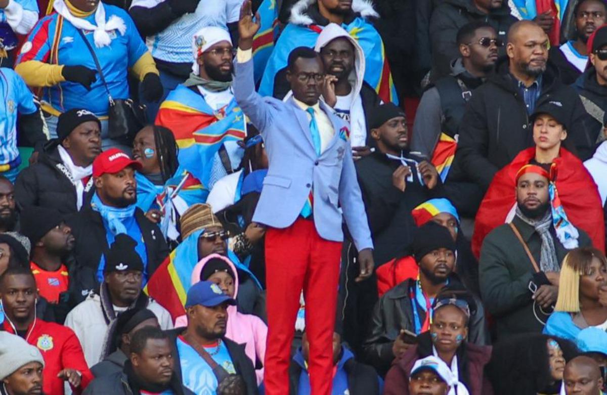 Mondiali, torna 'Lumumba': chi è il 'tifoso-statua' della Repubblica Democratica del Congo - 