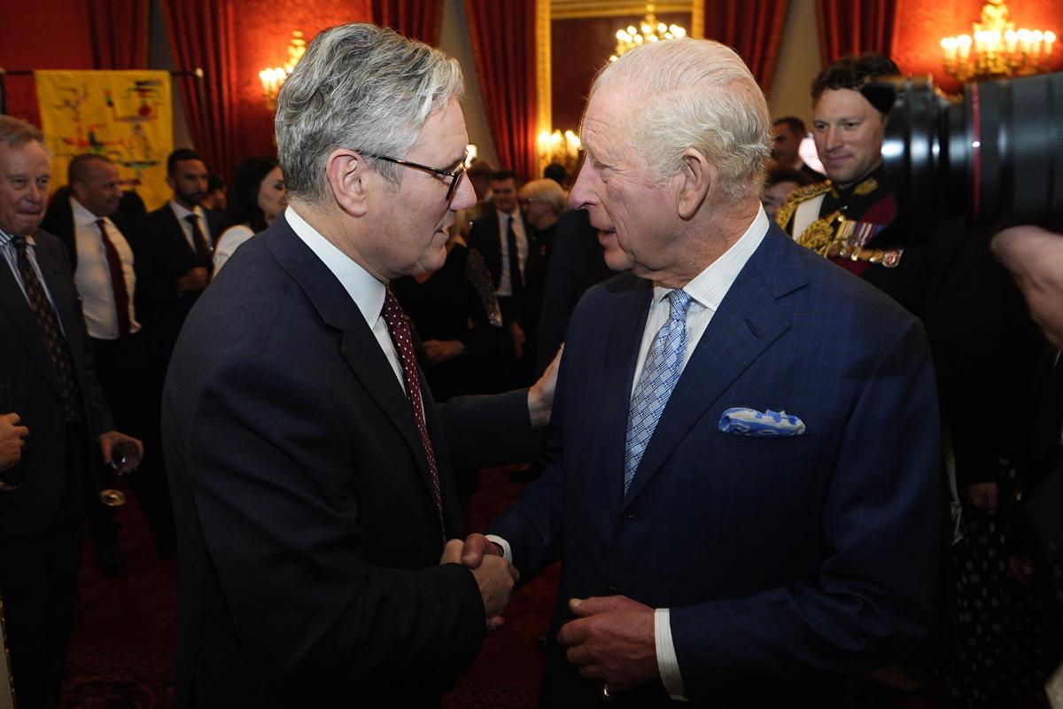 Re Carlo 'saluta' Starmer, il rapporto di stima: "D'accordo su temi sociali e ambiente" - 